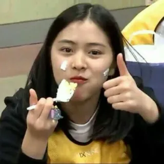 🍫 237e028a wanita, makan, makanan, kue, jempol ke atas, potret telegram sticker