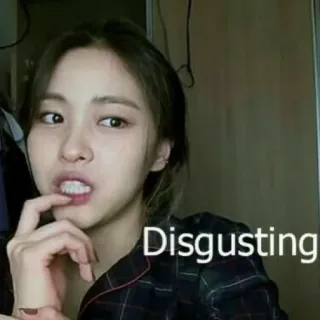 🍫 af4a790d Disgusting jijik, reaksi, wajah, wanita, emosi telegram sticker