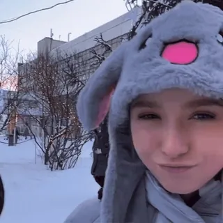 👀 f1e55718 người, tai thỏ, tuyết, mùa đông, mũ telegram sticker