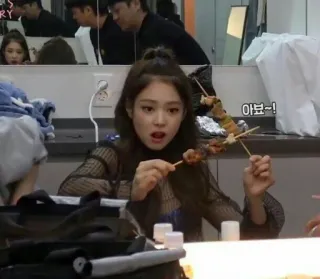 🎗 fdd5ee82 아보~! cibo coreano, spiedino, donna che mangia, cucina asiatica telegram sticker