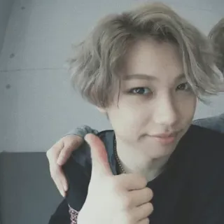 ➖ 6bea0de9 potret, selfie, jempol ke atas, orang, positif, gestur, ramah telegram sticker