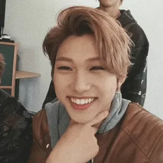 ➖ fc7cd02f senyum, bahagia, orang, potret, tertawa, anak laki-laki telegram sticker