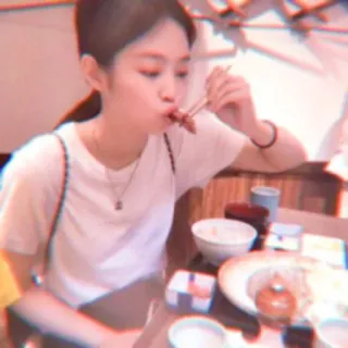 🌹 d0ad9574 comiendo, comida, persona, restaurante, mujer, palillos telegram sticker