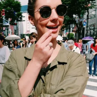 ⛄️ eb7de846 人, 女性, 中指, ジェスチャー, サングラス telegram sticker