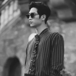 ➖ 2e735d17 mann, sonnenbrille, porträt, schwarzweiss, mode, model whatsapp sticker