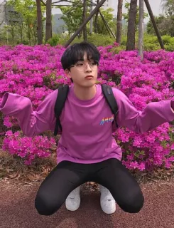 🤪 597638d8 人物, 花, ポーズ, 屋外, 若い成人, 男性 telegram sticker