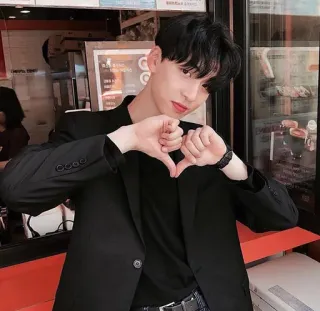 ❤️ f4b33605 ハート手, 韓国, アジア, 男性, スーツ telegram sticker