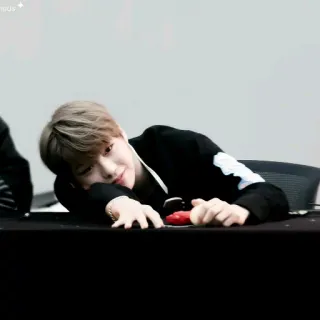 🙃 17b6899f homme, allongé, intérieur, noir, somnolent whatsapp sticker