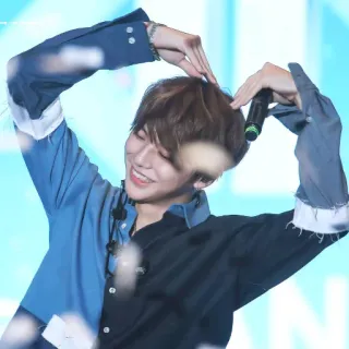 😍 64f1181b K-pop, Idole, Chanteur, Asiatique, Divertissement, Artiste, Musique whatsapp sticker