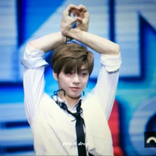 ❤ 9369d92f peach drop kpop, idole, asiatique, personne, homme, cœur avec les mains whatsapp sticker