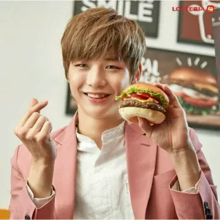 🍔 c98654ae personne, homme, burger, nourriture, sandwich, sourire whatsapp sticker