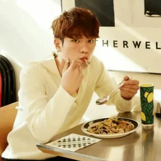 🖇 23eb367a กิน, สปาเก็ตตี้, มื้ออาหาร, อาหาร, คน, โต๊ะ, ร้านอาหาร telegram sticker