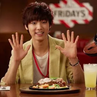 🥗 2eab7f54 FRIDAYS 餐厅, 牛排, 食物, 肖像, 男人, 微笑 telegram sticker