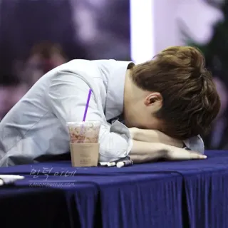 😭 4304f837 민독이에네 男人, 咖啡, 疲惫, 韩国, 桌子, 失眠, 精疲力尽 telegram sticker