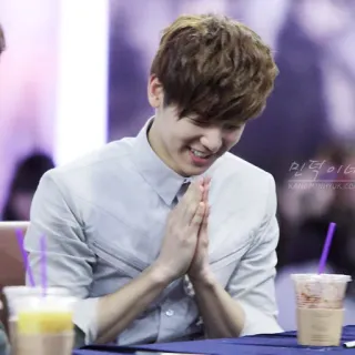 🙏 505bb45d 인덕이 男人, 微笑, 问候, 室内, 人 telegram sticker