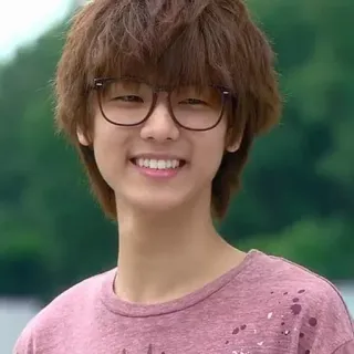 😁 66d83d73 青少年, 肖像, 人, 眼镜, 微笑, 亚洲人 telegram sticker