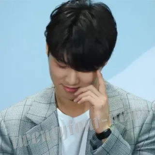 🤔 8105f2de telegram sticker