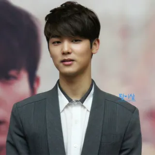 😕 8b95b62c 男人, 肖像, 韩国, 演员 telegram sticker