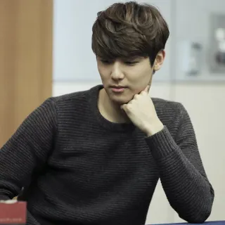 🤔 a530175d 人物, 男人, 肖像, 毛衣, 韩国, 亚洲 telegram sticker