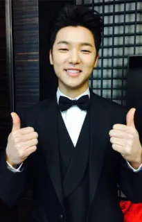 👍 be51c85b 男人, 燕尾服, 竖起大拇指, 领结, 正装, 肖像 telegram sticker