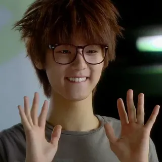 🙌 f4fdc6b2 人, 微笑, 眼镜, 肖像, 年轻, 快乐, 青少年 telegram sticker