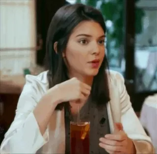 🌴 42ef8b1d Kendall Jenner vrouw, beroemdheid, model, drinken, binnen, persoon telegram sticker