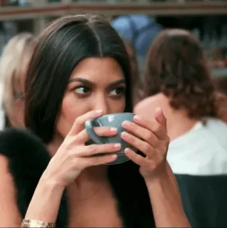 🖤 e4cf2797 Kourtney Kardashian Keeping Up with the Kardashians kourtney kardashian, koffie, drinken, vrouw telegram sticker