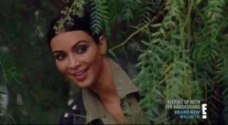 👀 bacaff91 Kim Kardashian Keeping Up With The Kardashians KEEPING UP WITH THE KARDASHIANS Kim Kardashian, télé-réalité, célébrité, émission télé, mème, regard indiscret telegram sticker