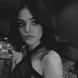 🥀 5db3c15f ผู้หญิง, ผมสีน้ำตาลเข้ม, ภาพเหมือน, ขาวดำ, ผู้หญิง telegram sticker