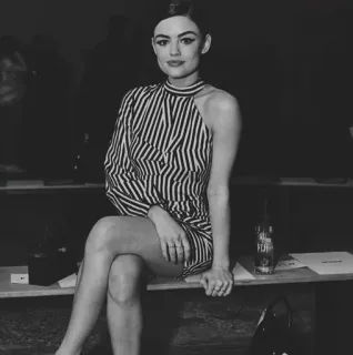 🥀 83fd5213 ผู้หญิง, ชุดเดรส, แฟชั่น, ภาพเหมือน, นางแบบ telegram sticker