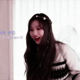 🥺 41539272 로맨 블럽!
인간 세상이 마라…? woman, smiling, flower crown, asian, person, portrait telegram sticker