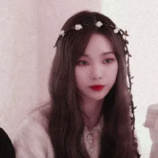 🥺 68bd9669 woman, girl, portrait, flower crown, pretty, aesthetic telegram sticker