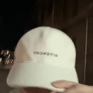 💅 8e16890e BALENCIAGA balenciaga, chapeau, mode, accessoire, luxe, marque whatsapp sticker