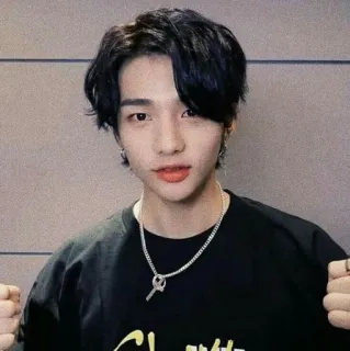 👤 e5acacf3 orang, pria, potret, kpop, aktor, selebriti, asia, perhiasan, mode telegram sticker