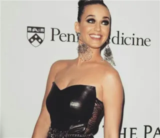 🥂 1742f5c9 Katy Perry Penn Medicine Katy Perry, Penn Medicine, Célébrité, Chanteur, Événement whatsapp sticker