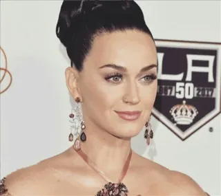 🍭 456e4b90 LA
50 femme, célébrité, portrait, maquillage, bijoux, événement, style whatsapp sticker