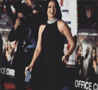 🖤 7e9a133d Katy Perry, Robe noire, Tapis rouge, Célébrité, Femme, Chanteuse whatsapp sticker