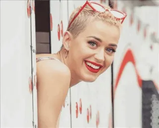 🍒 a44c5440 Katy Perry Katy Perry, chanteuse, célébrité, pop star, rouge à lèvres rouge, lunettes whatsapp sticker