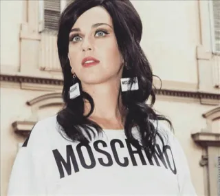 🌬 e7786df7 MOSCHINO katy perry, moschino, mode, célébrité, chanteuse, style whatsapp sticker
