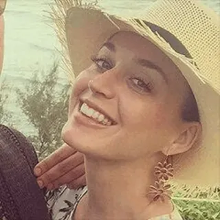 🌈 e003b108 Katy Perry ภาพเหมือน, ผู้หญิง, หมวก, ชายหาด, แว่นกันแดด telegram sticker