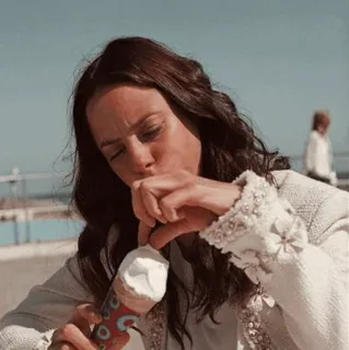 🕸 52f030e2 donna, gelato, mangiare, cono, cibo, dessert whatsapp sticker