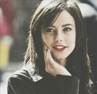 🖤 e79ec4f5 肖像, 女人, 微笑, 美丽, 黑发, 眼睛 telegram sticker