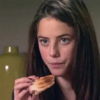 💎 5c09c551 makan, wanita, roti lapis, potret, makanan, orang whatsapp sticker