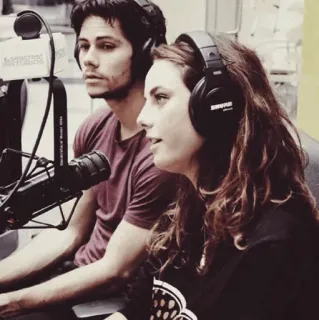 💎 a9a12cb8 orang, headphone, mikrofon, studio, mendengarkan, potret whatsapp sticker