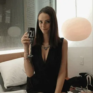 🎣 d25f3d08 21 женщина, праздник, вечеринка, 21 год, вино, вечернее платье, взрослый whatsapp sticker