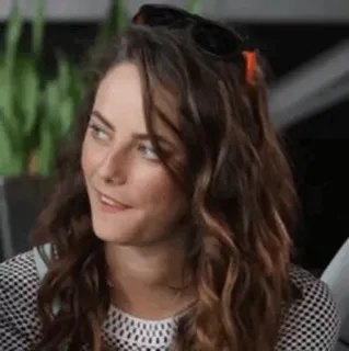 🎣 e0d8e614 женщина, человек, портрет, брюнетка, солнцезащитные очки, улыбка whatsapp sticker