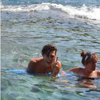 😆 87020a9f 中指, 冒犯手势, 水, 人, 游泳 telegram sticker