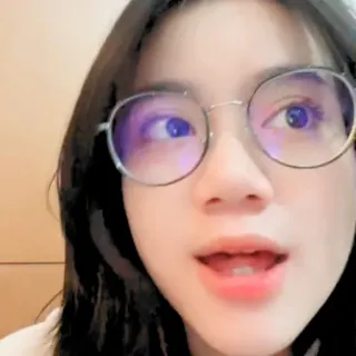 🍢 64f2f73f 人物, 女性, 眼鏡, 顔, ポートレート, 女性 telegram sticker