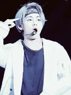 🥀 60e8e857 人物, 歌手, 表演者, 头巾, 麦克风, 男性, 肖像 whatsapp sticker