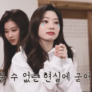 🥲 d5f88e58 을 수 없는 현실에 굳어 osoba, płacz, kobieta, smutny telegram sticker